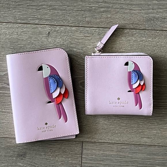 kate spade Handbags - NWOT 🦜♠️ Kate Spade Parrot Foldable Wallet and Passport Holder. Collectible.